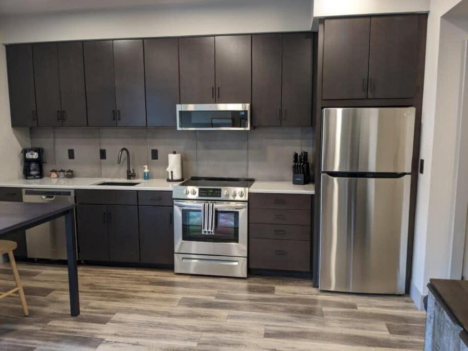 Modern Condo 210 Just Blocks From Lake Michigan Траверс-Сити Экстерьер фото